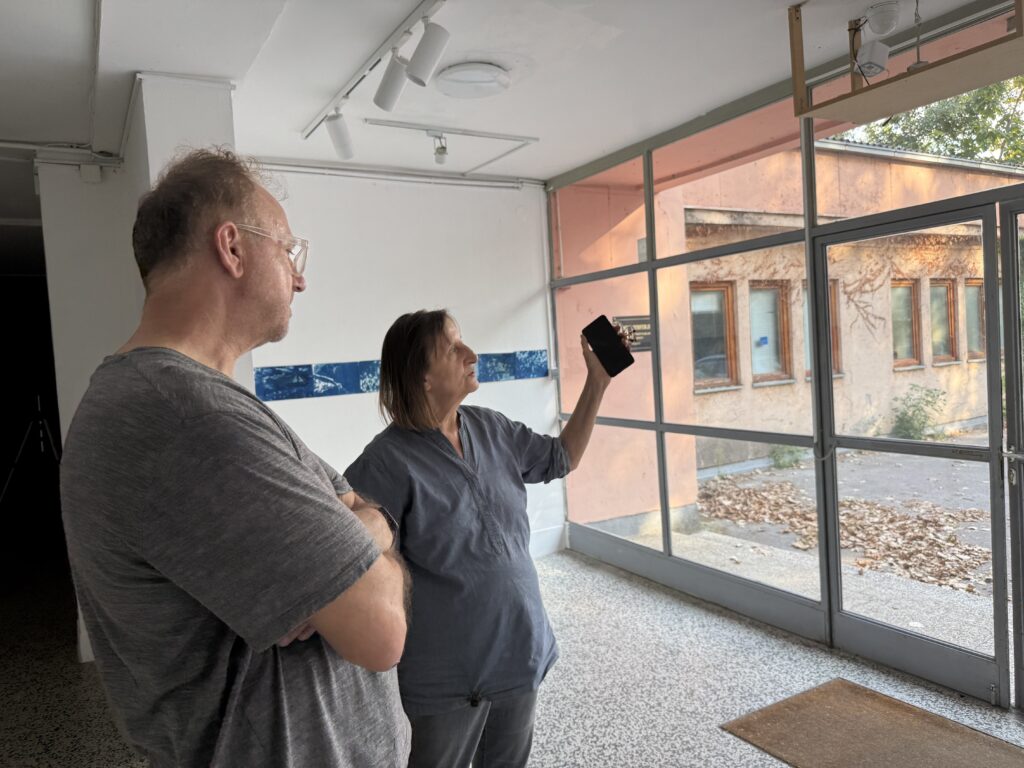 Dean Golja ist für eine Residency nach Žitnjak zurückgekehrt. Kata Mijatović prägt das Kulturzentrum seit vielen Jahren.